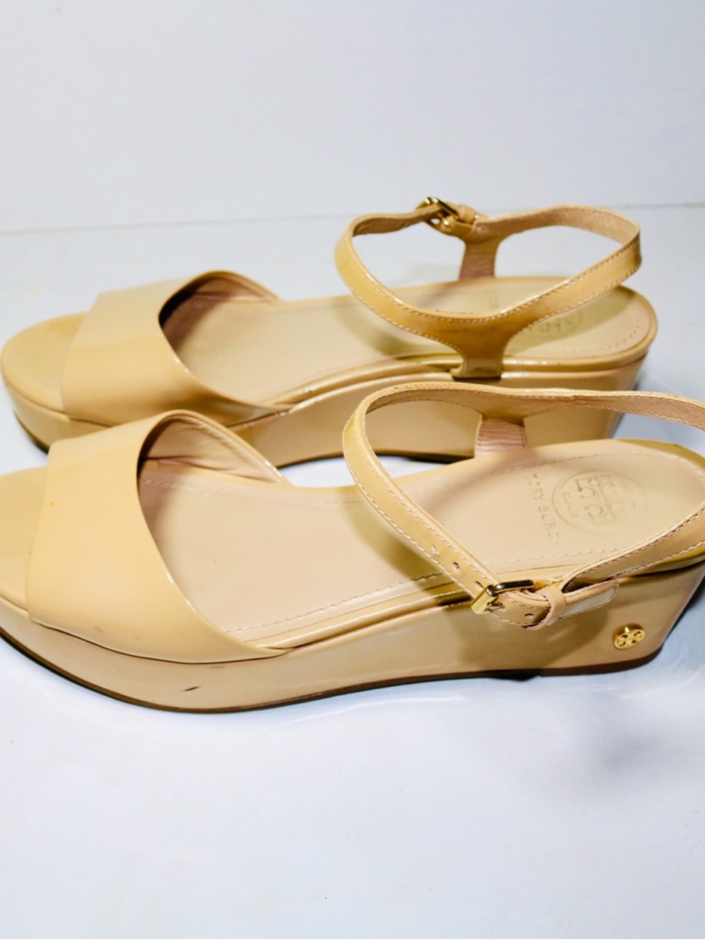 Tory Burch Abena Wedge Sandals in Beige - Picture 5 of 13